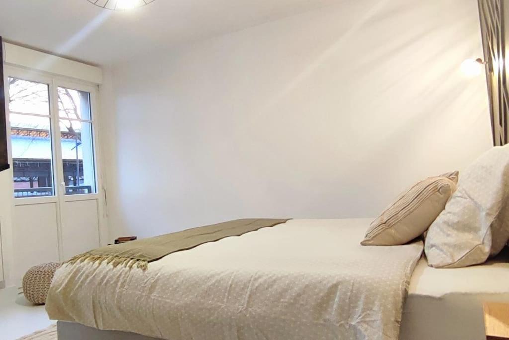 Le Paris-Brest - Faites Une Pause Sur Votre Trajet Apartment Сен-Брук Екстериор снимка